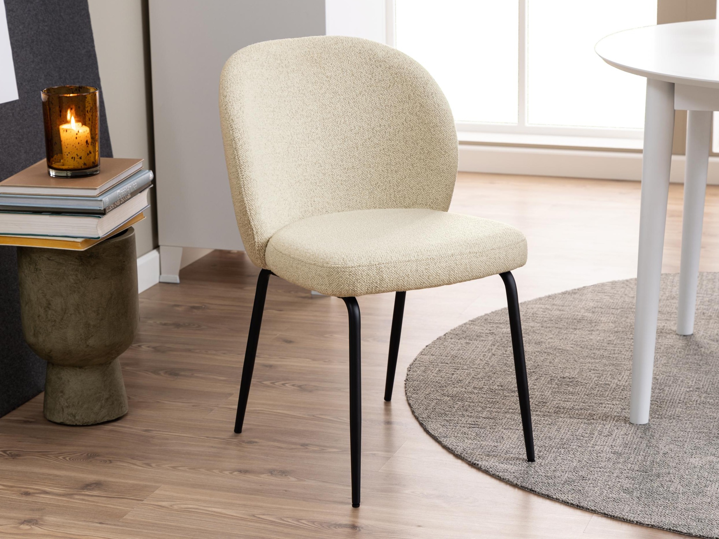 Chair Norsica 389 (Cream + Black)