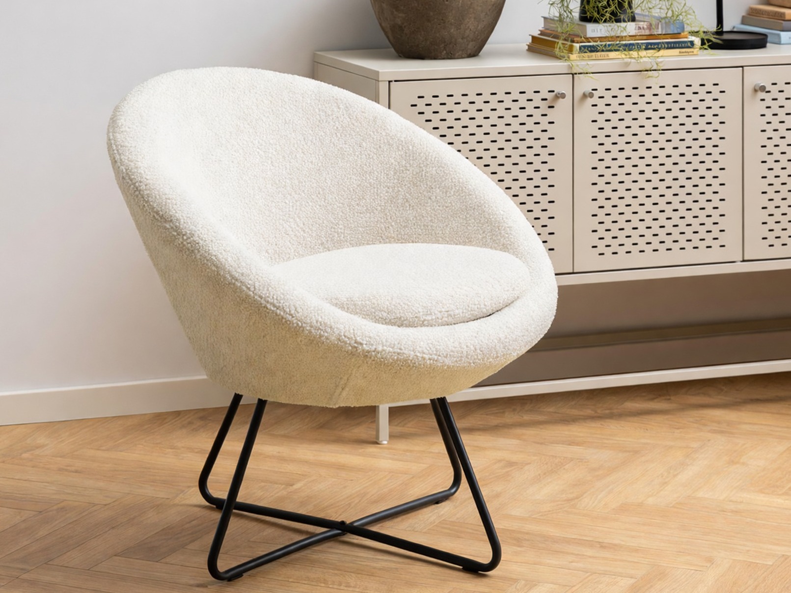 Armchair Norsica 245 (Cream + Black)