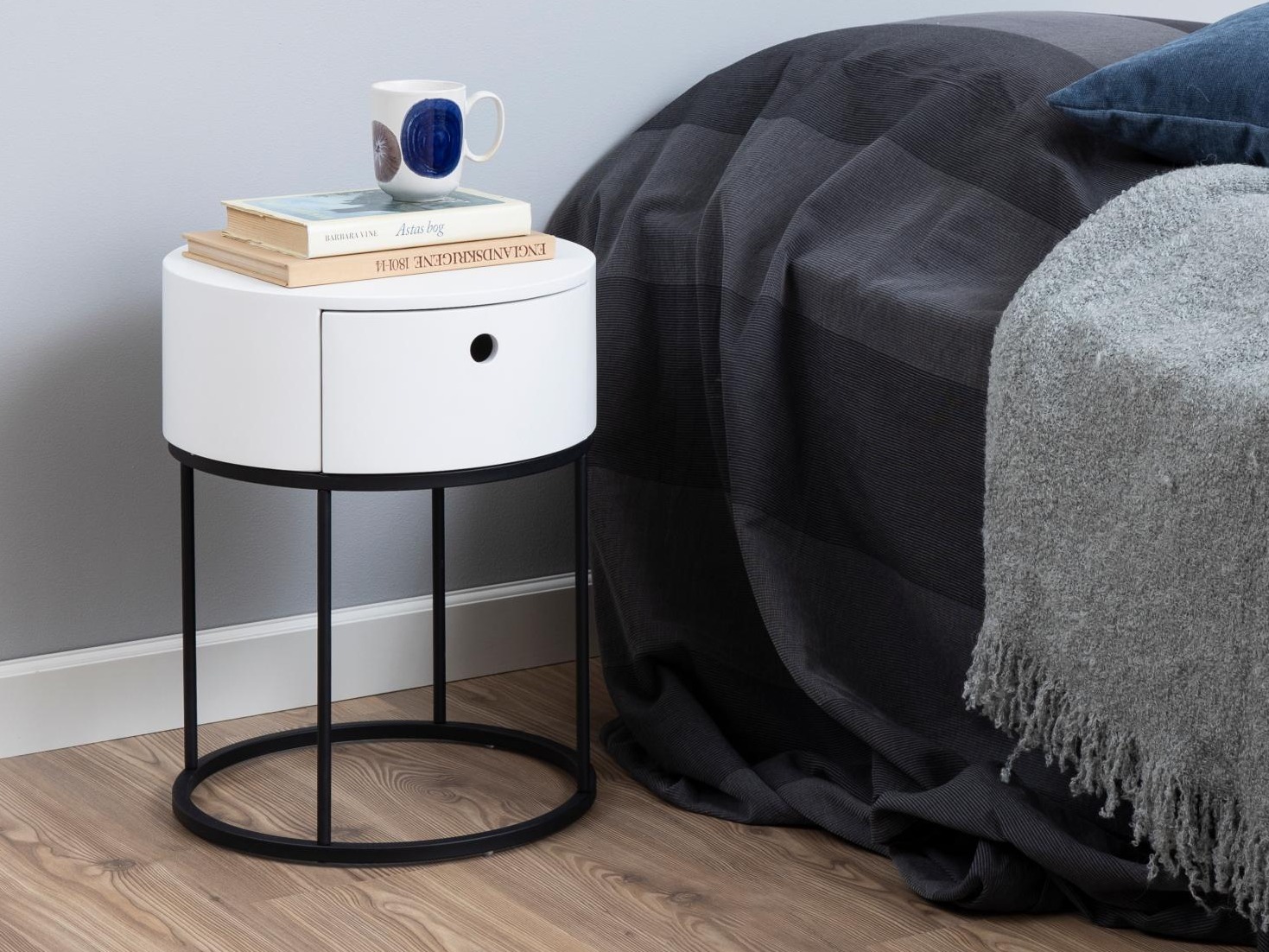 Side table Norsica 595 (White + Black)